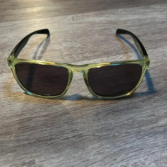 Bajio Calda women’s polarized sunglasses with leather case and carry bag - green - Picture 4 of 9